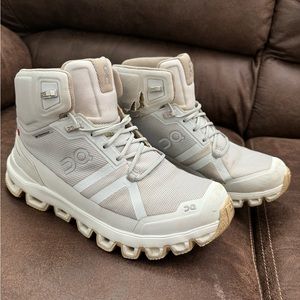 Woman’s On Cloudrock Ankle Boots size 7.5